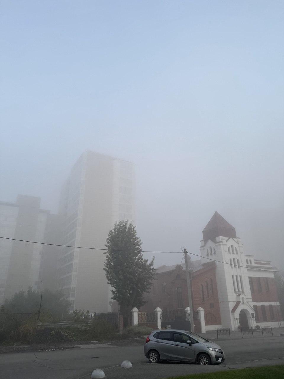 Фото Новосибирск окутал густой туман утром 17 сентября – 15 завораживающих кадров 13